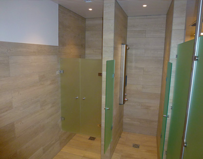 Dusche des Schwimmbads